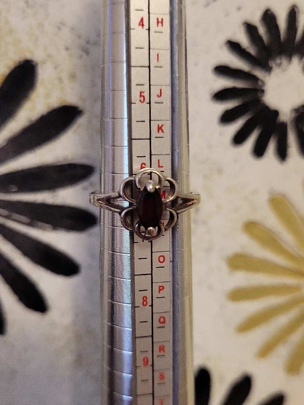 Vintage 925 Sterling Silver Garnet Stone Flower Ring